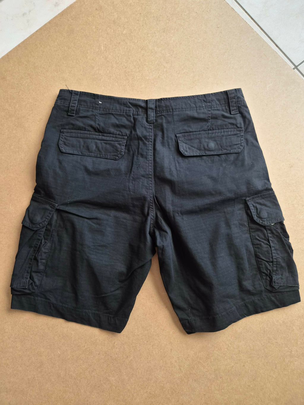 Short Cargo CSG. Noir Anthracite — 98% Coton 2% Spandex — Taille 34 US / 44 FR — Très bon état