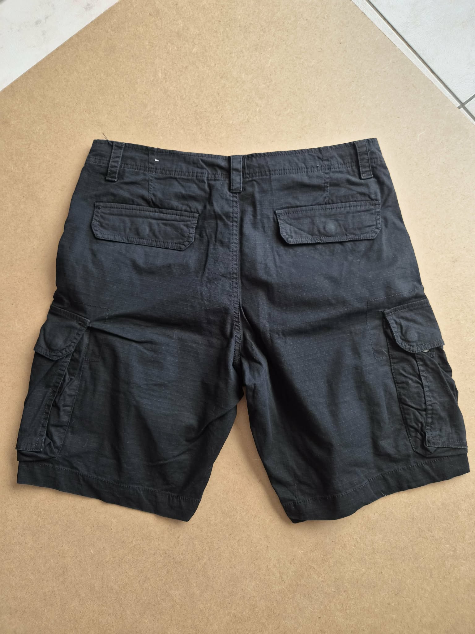 Short Cargo CSG. Noir Anthracite — 98% Coton 2% Spandex — Taille 34 US / 44 FR — Très bon état