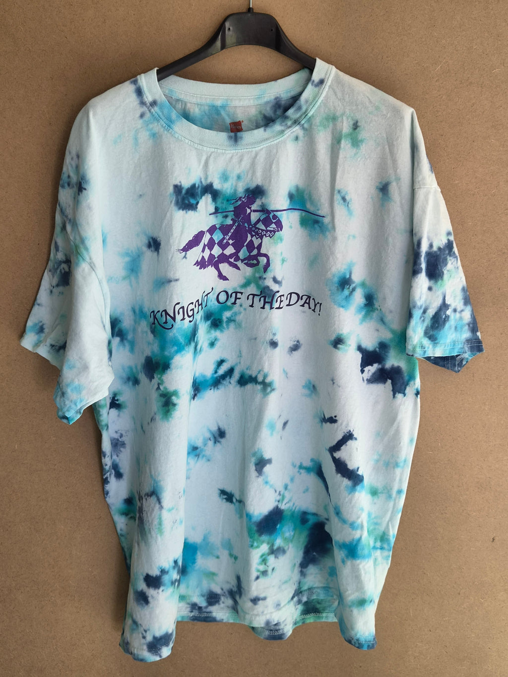 T-Shirt Tie-Dye Knight of the Day Hanes vintage - Taille XL