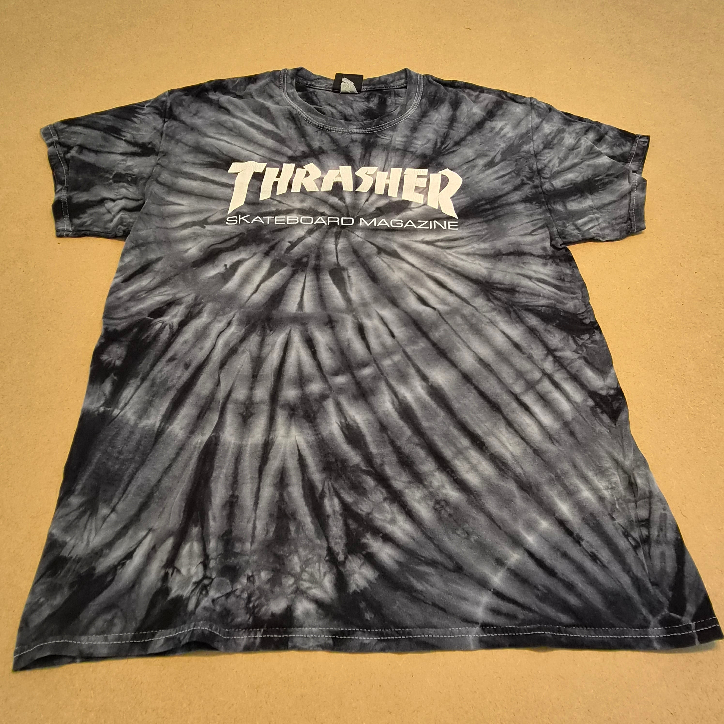 T-Shirt Tie-Dye Noir & Gris "Logo Classique" THRASHER MAGAZINE – Taille M