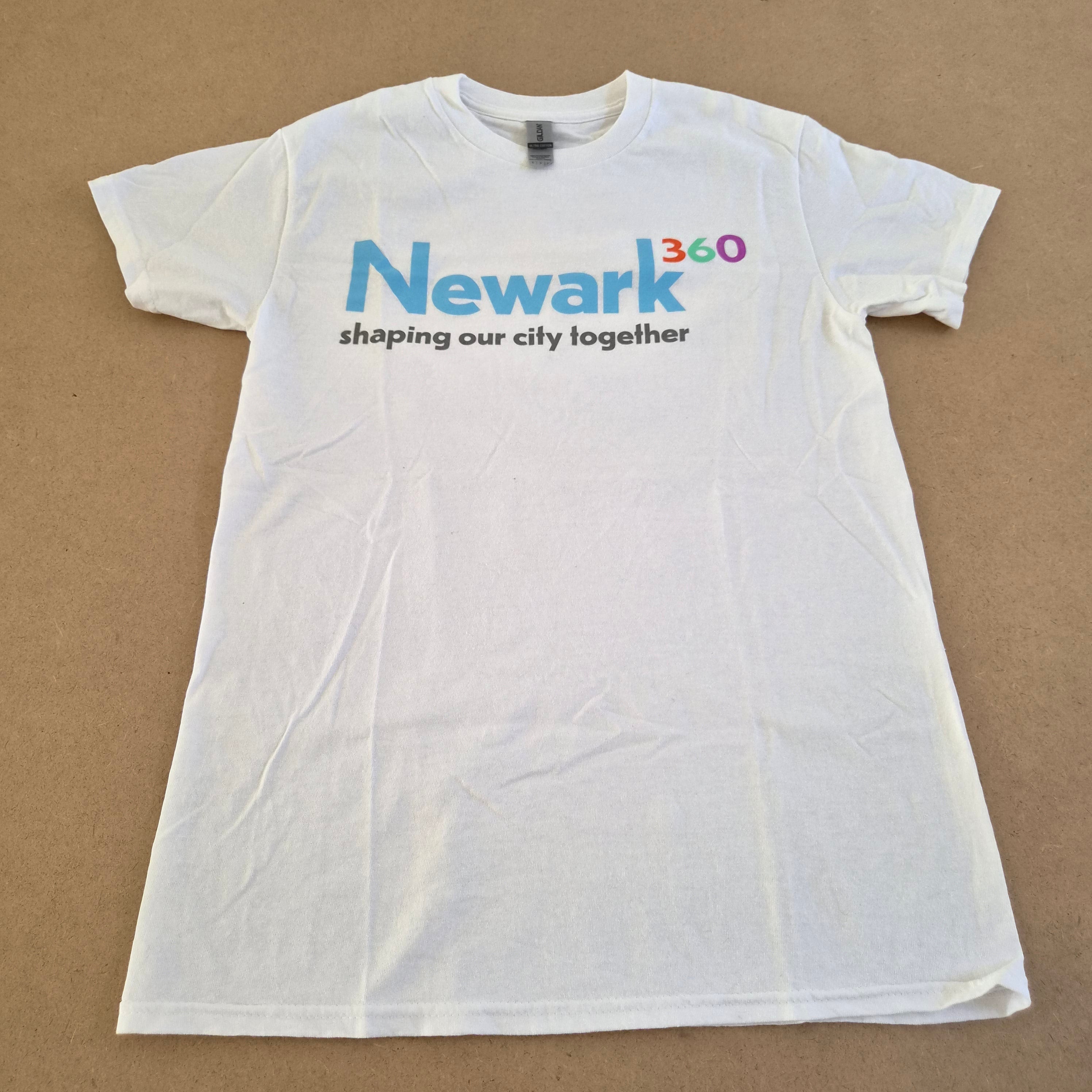 T-Shirt Graphique "Newark 360" – Style Streetwear US / Urban – Taille S