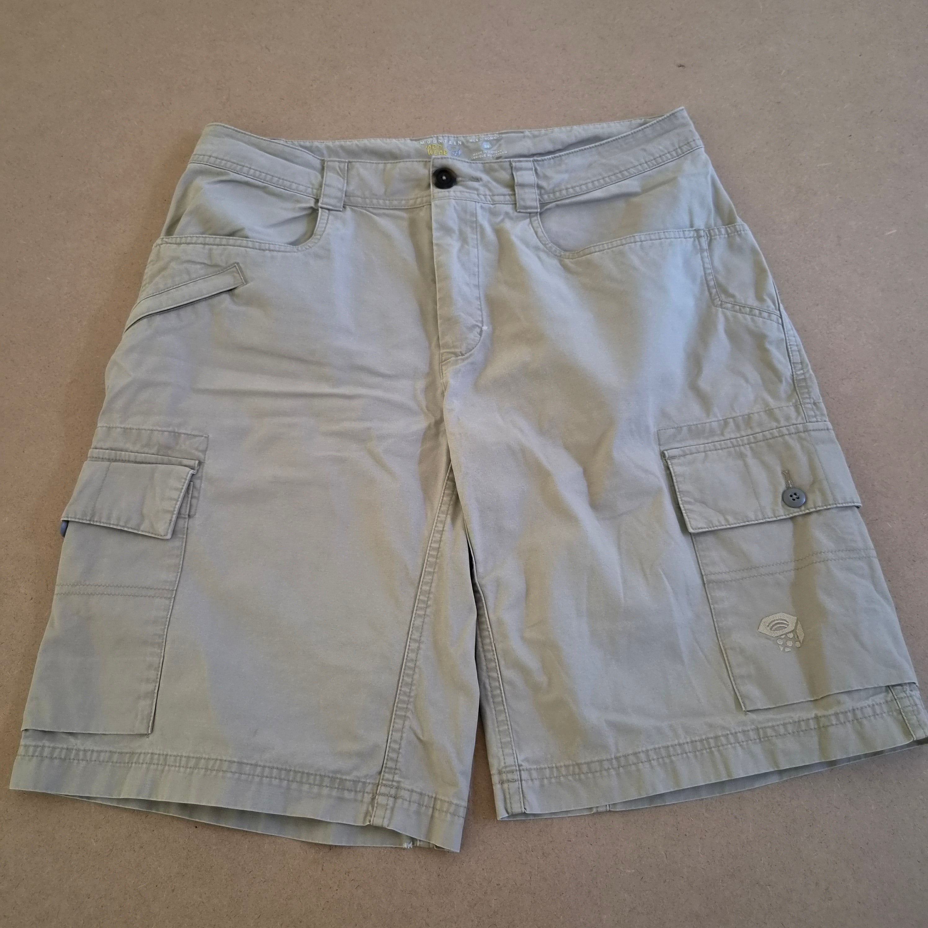 Short Cargo Technique "Mountain Hardwear" – Style Gorpcore / Outdoor – Taille 34 (L)
