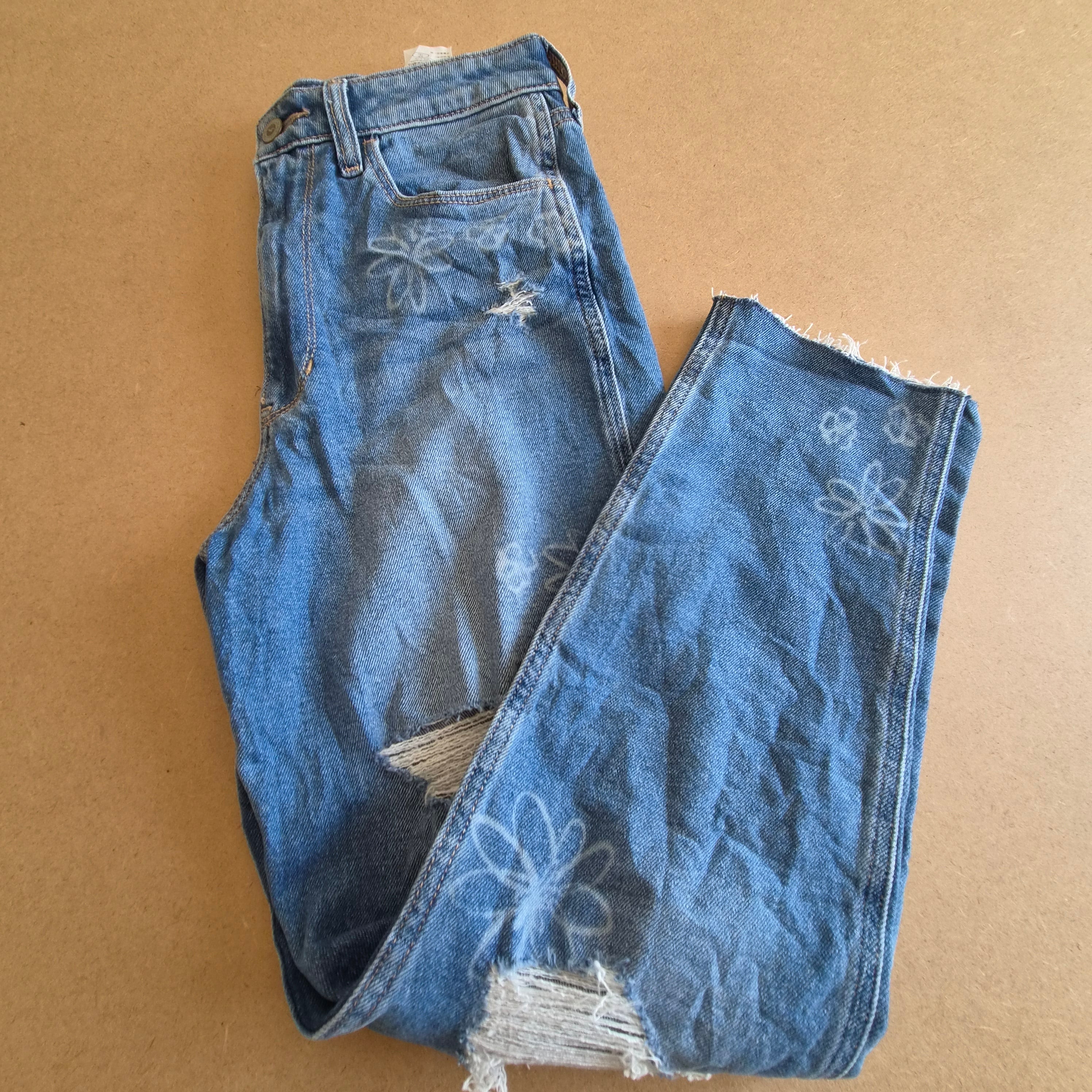 Jean Mom Ultra High-Rise Hollister Vintage Stretch Fleurs Délavées — W26/L27 FR36