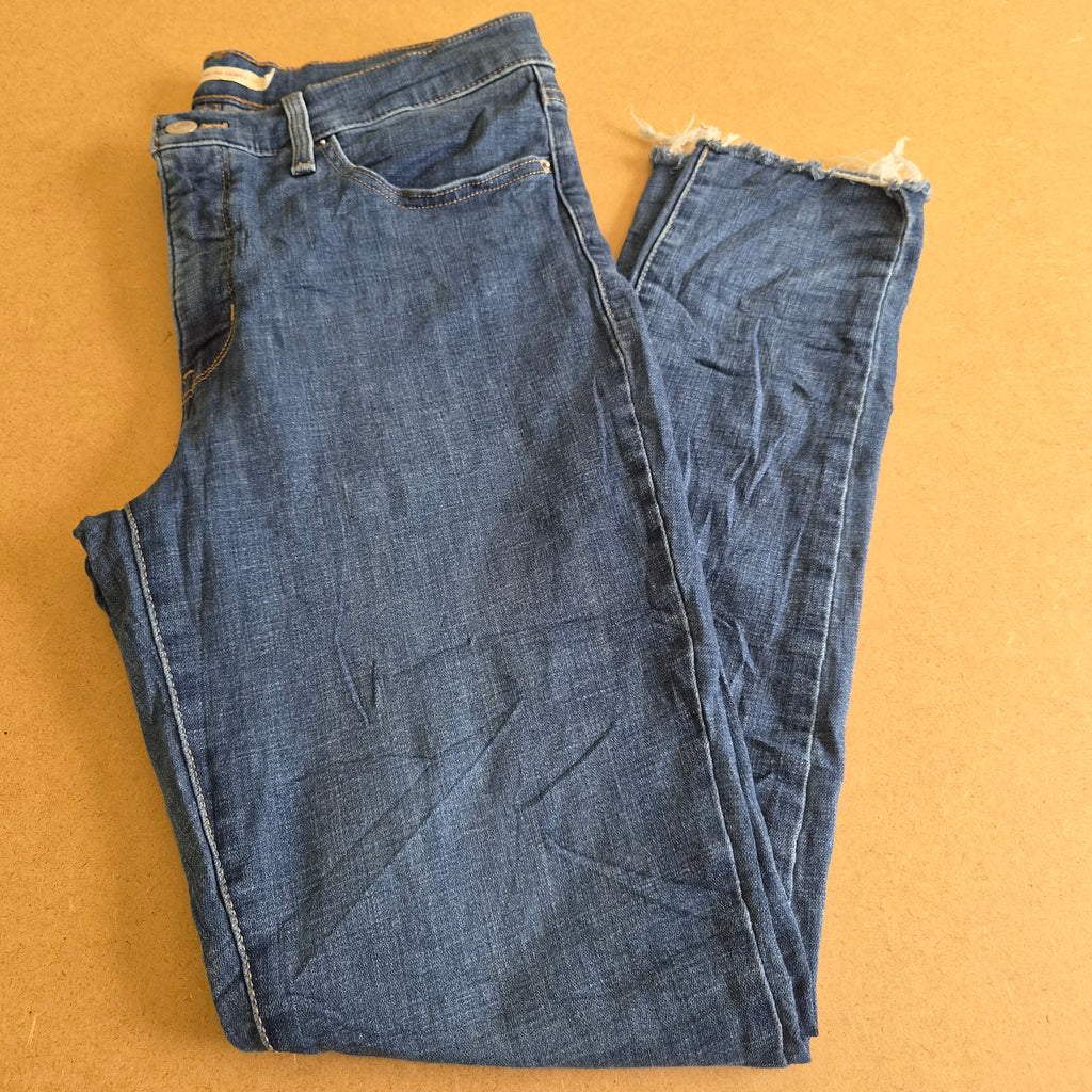 Jean Levi's 311 Shaping Skinny Raw Hem — W31 / FR 40-42 — Très bon état
