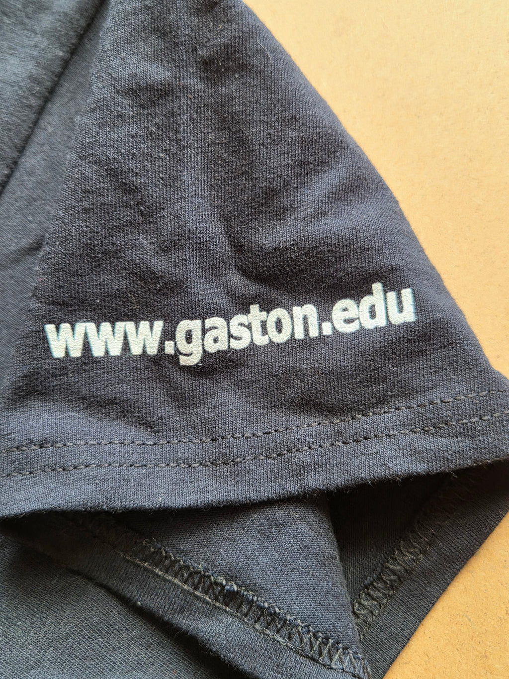 T-shirt Port & Company Gaston College 50 Years of Excellence 1964-2014 Noir — 100% Coton — XL — Très bon état