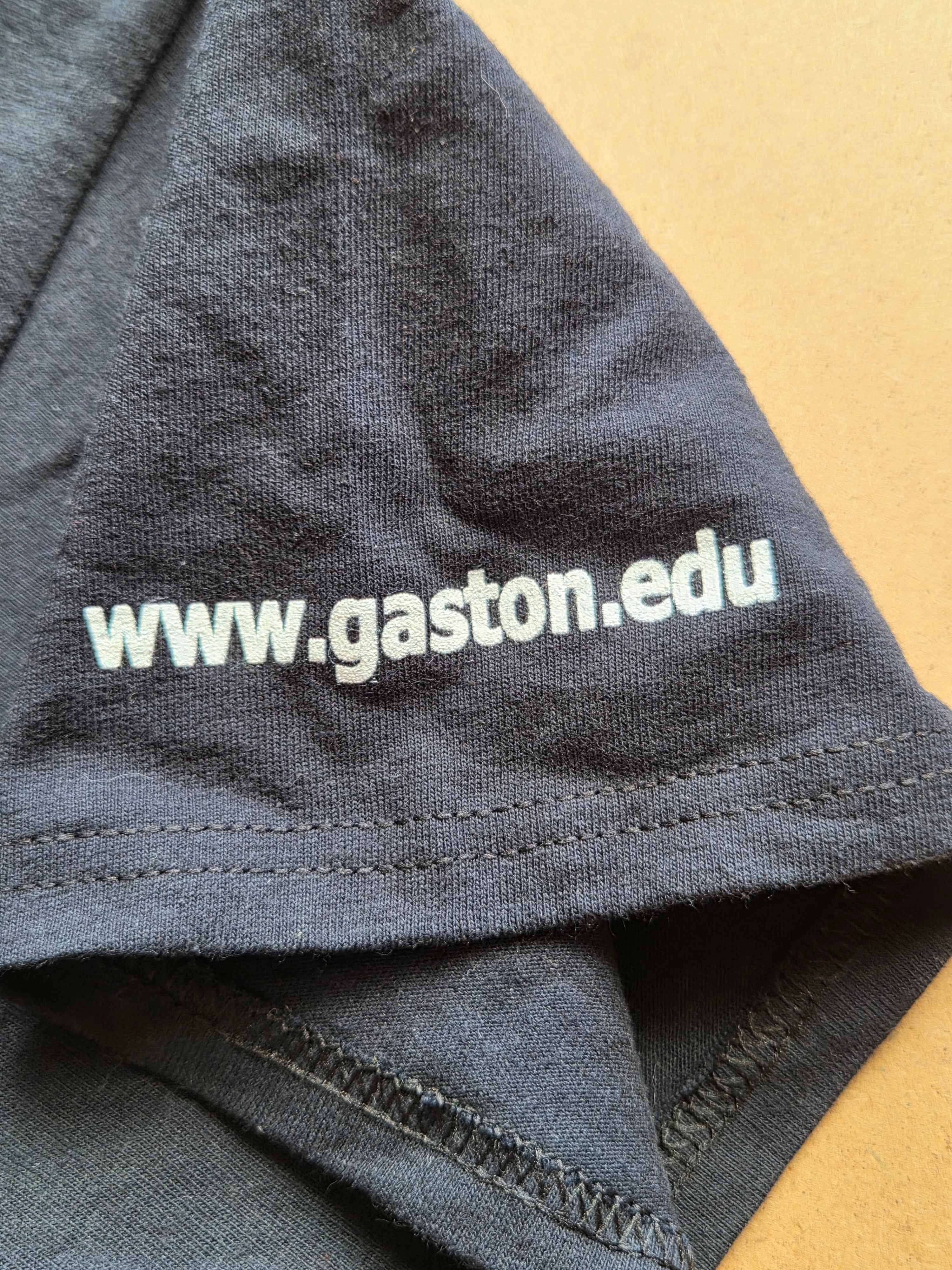 T-shirt Port & Company Gaston College 50 Years of Excellence 1964-2014 Noir — 100% Coton — XL — Très bon état