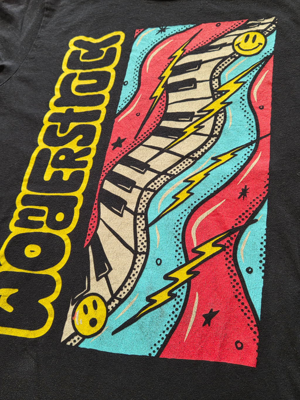 T-shirt Bella+Canvas Wonderstock Noir Délavé — Clavier Piano Psychédélique — M — 100% Coton USA Strong — Bon état