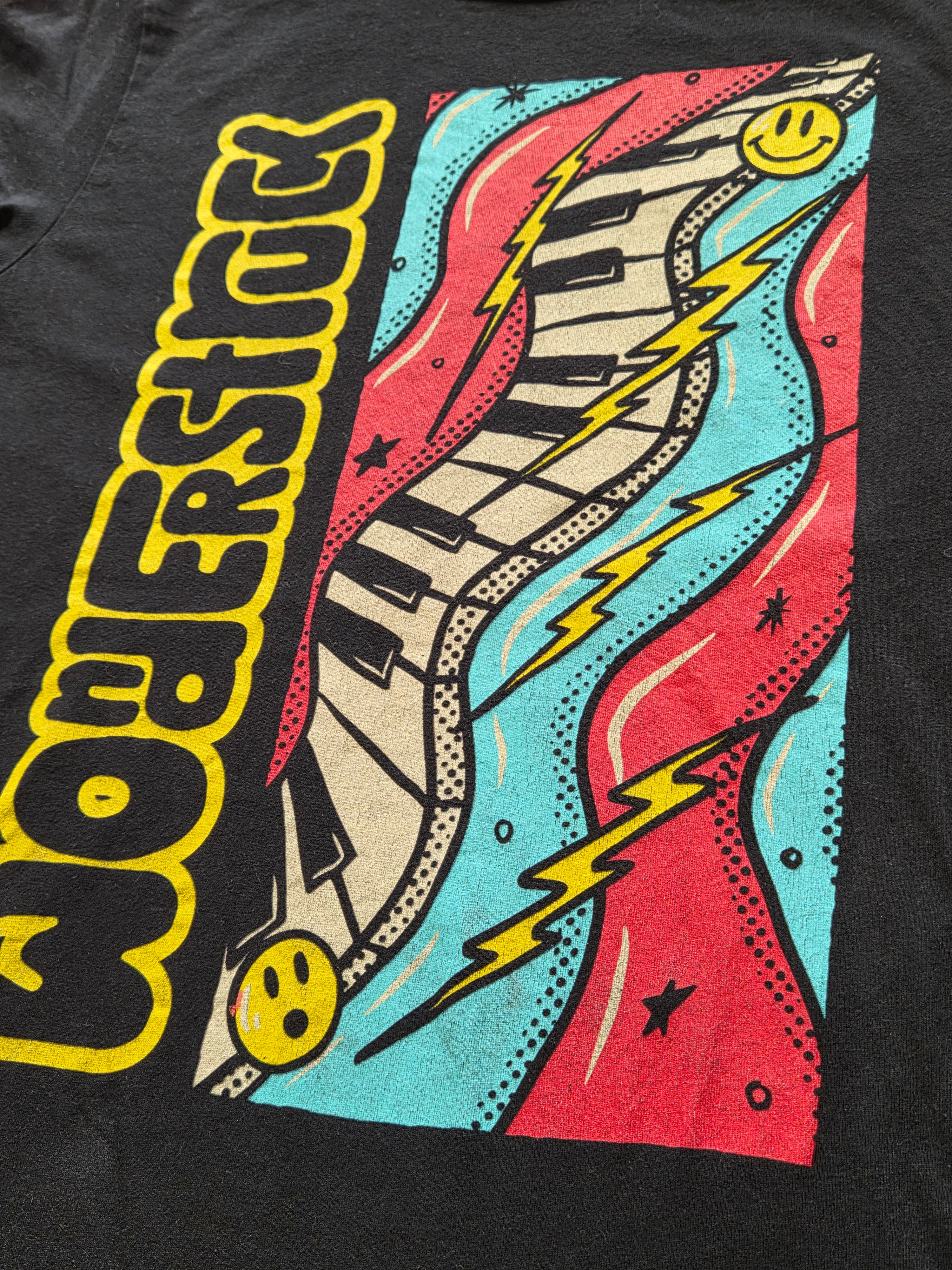 T-shirt Bella+Canvas Wonderstock Noir Délavé — Clavier Piano Psychédélique — M — 100% Coton USA Strong — Bon état