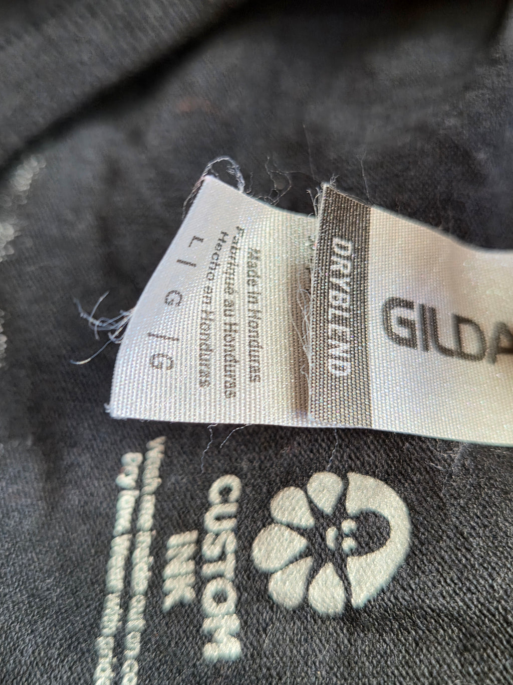 Étiquette Gildan DryBlend - Taille L - Made in Honduras