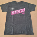 T-shirt UNM Lobos New Mexico Gris Chiné Rose — University of New Mexico — M — 50% Coton 50% Polyester — Très bon état