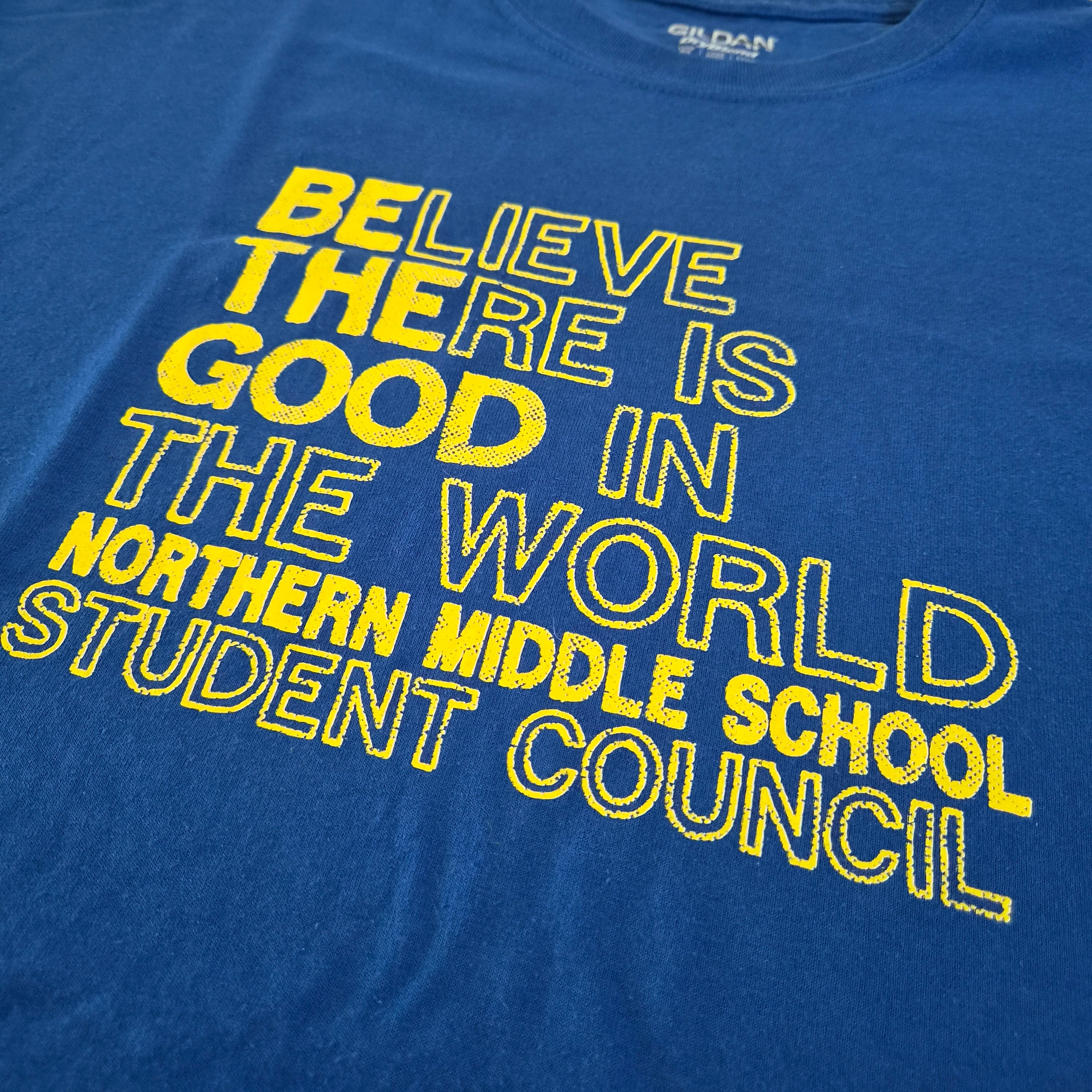 T-shirt Gildan DryBlend Believe There Is Good In The World Bleu Roi — Northern Middle School — XL — Très bon état