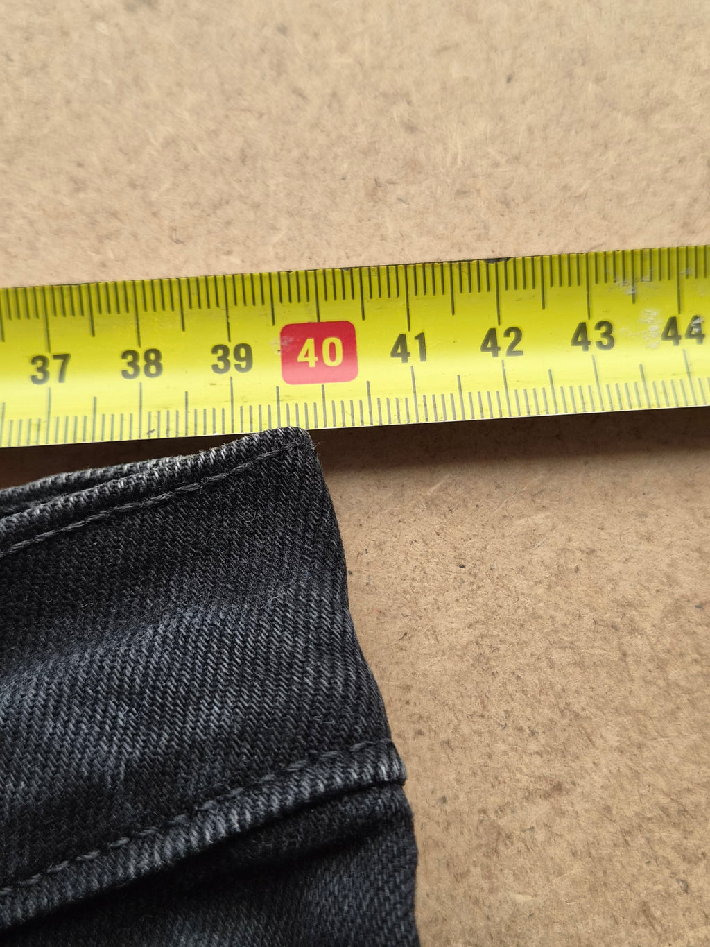 Jean Levi's 550 Vintage Noir Déchiré – Coupe Relaxed Tapered - Taille 40/42
