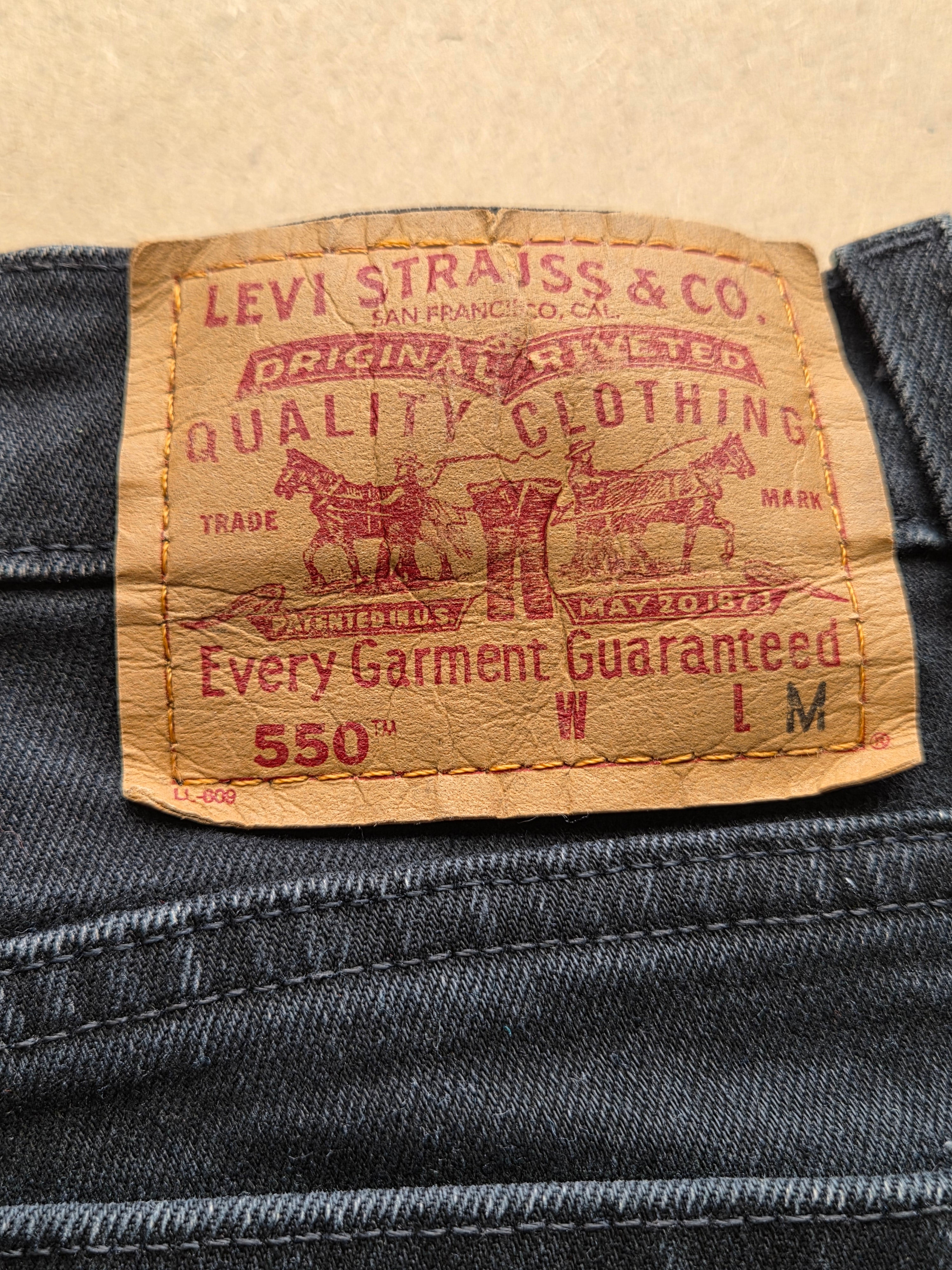 Jean Levi's 550 Vintage Noir Déchiré – Coupe Relaxed Tapered - Taille 40/42
