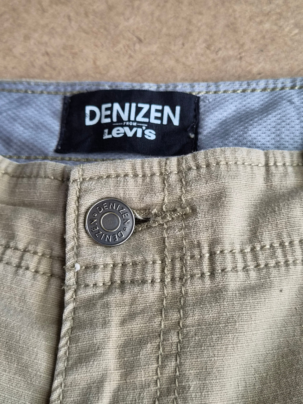 Short cargo Denizen Levi's - étiquette intérieure et bouton