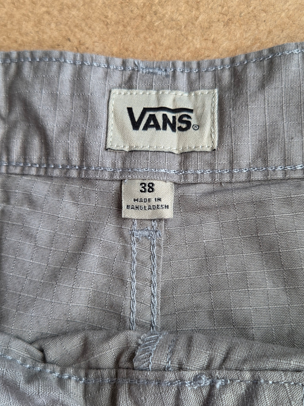 Short cargo Vans gris - patch Off The Wall
