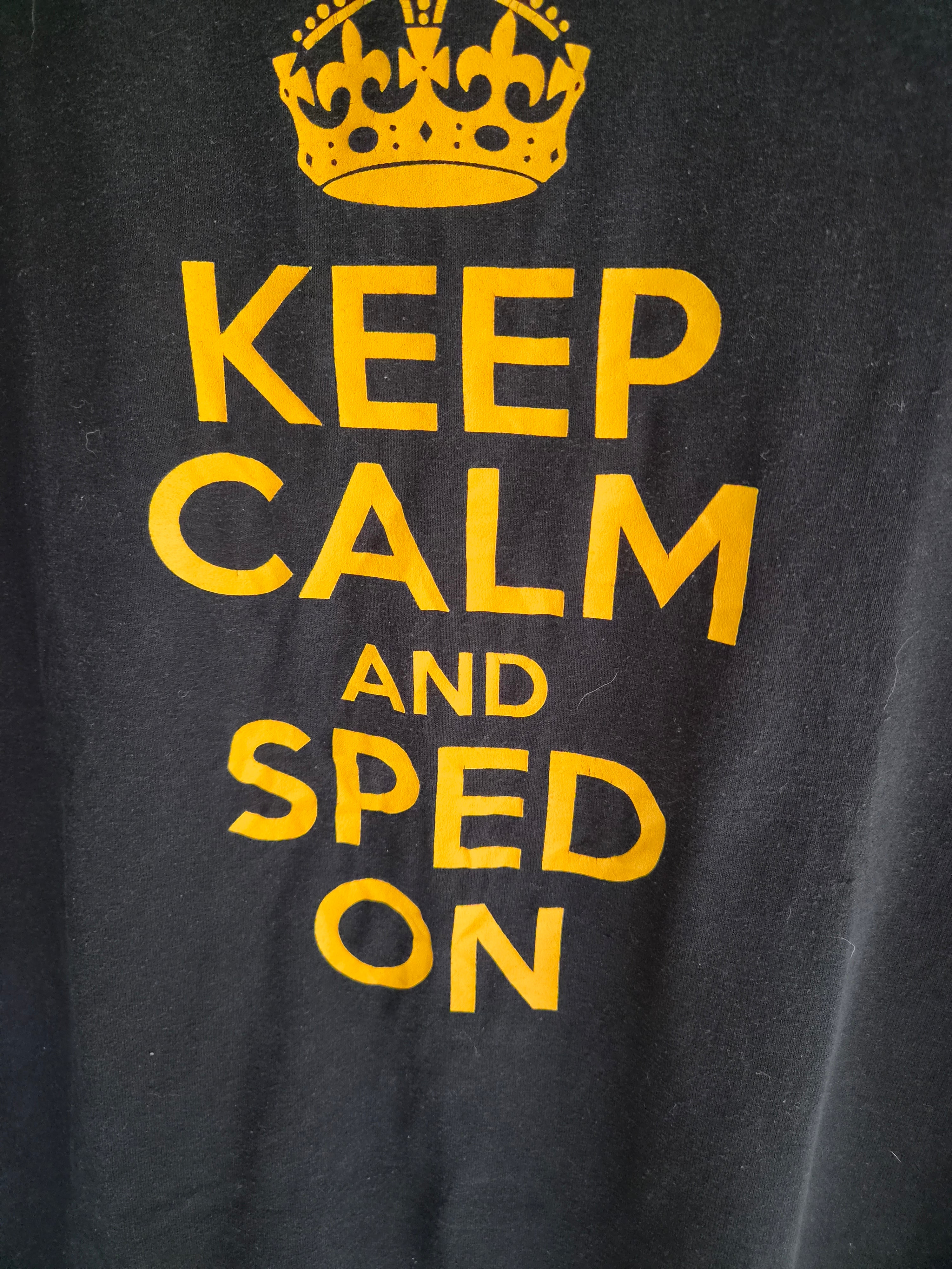 T-shirt Keep Calm and Sped On - détail graphic print jaune