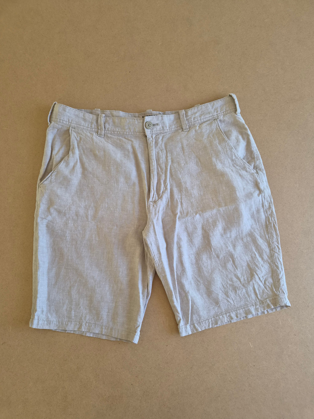 Short chino Express Classic Fit beige - vue de face
