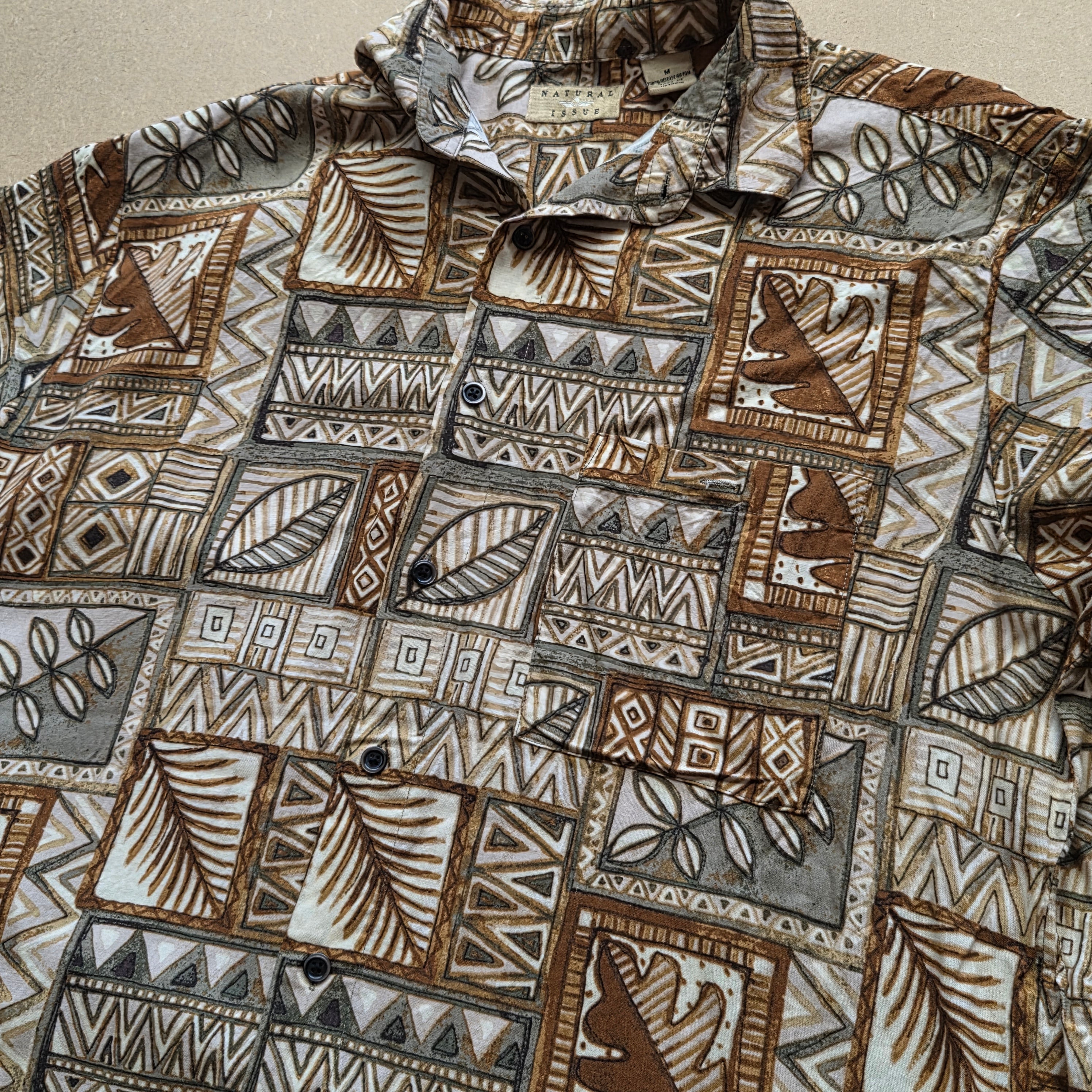 Chemise Hawaïenne Vintage Natural Issue - Motif Tiki Tribal Polynésien - Rayon - M