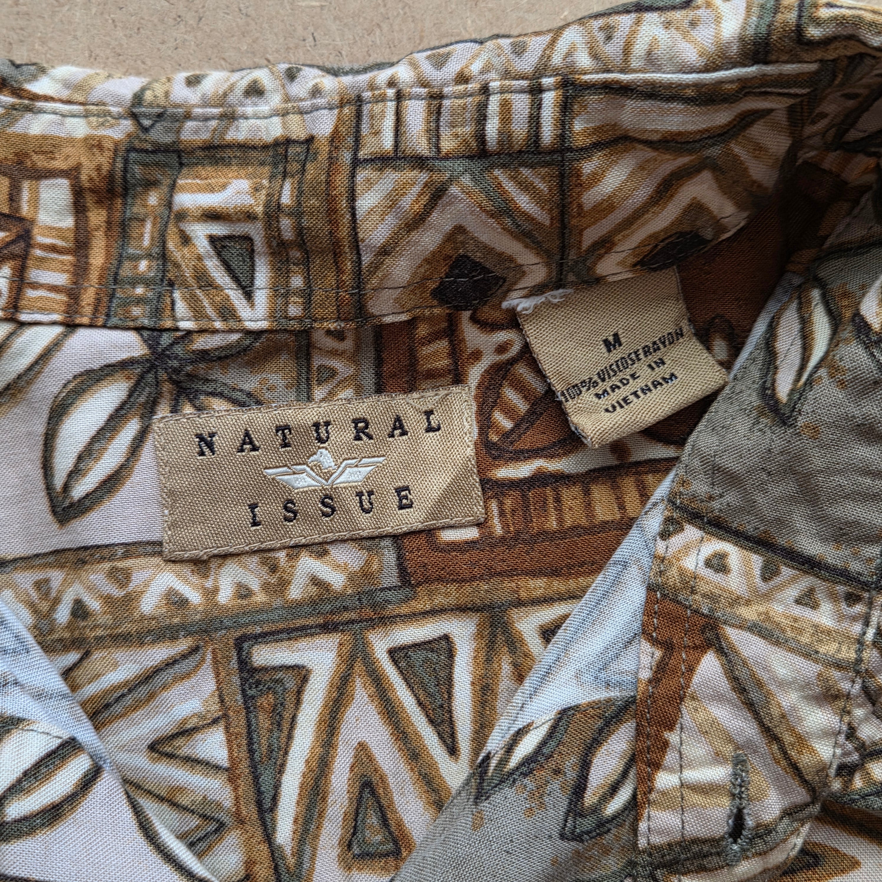 Chemise Hawaïenne Vintage Natural Issue - Motif Tiki Tribal Polynésien - Rayon - M