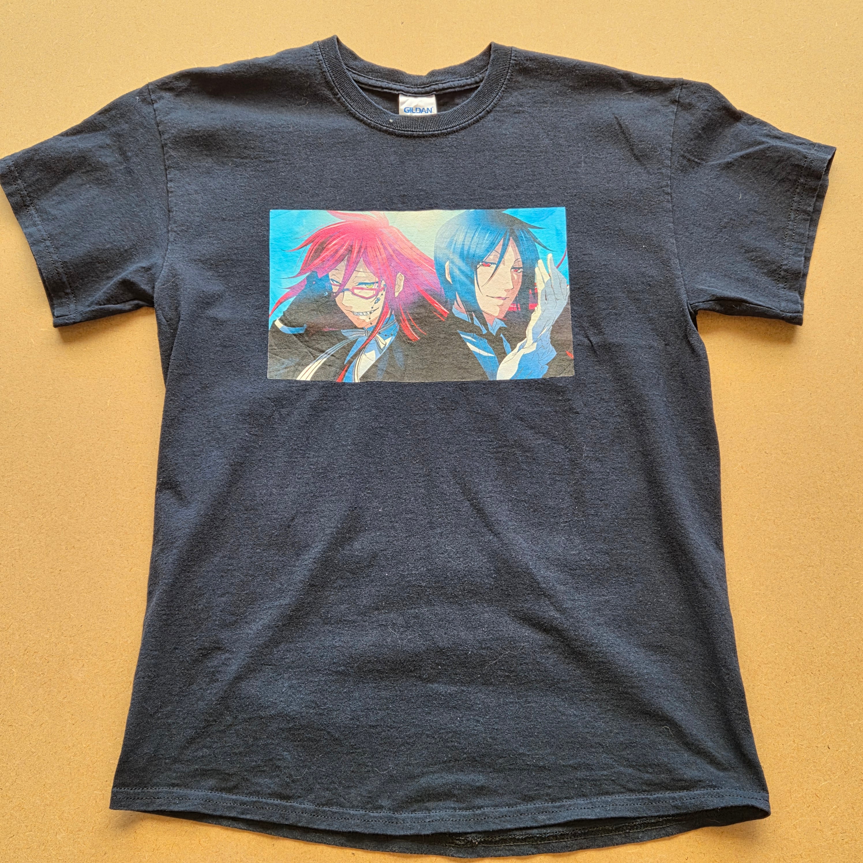 T-shirt vintage Gildan noir - print manga anime dark fantasy deux personnages cheveux rouge et bleu - taille M