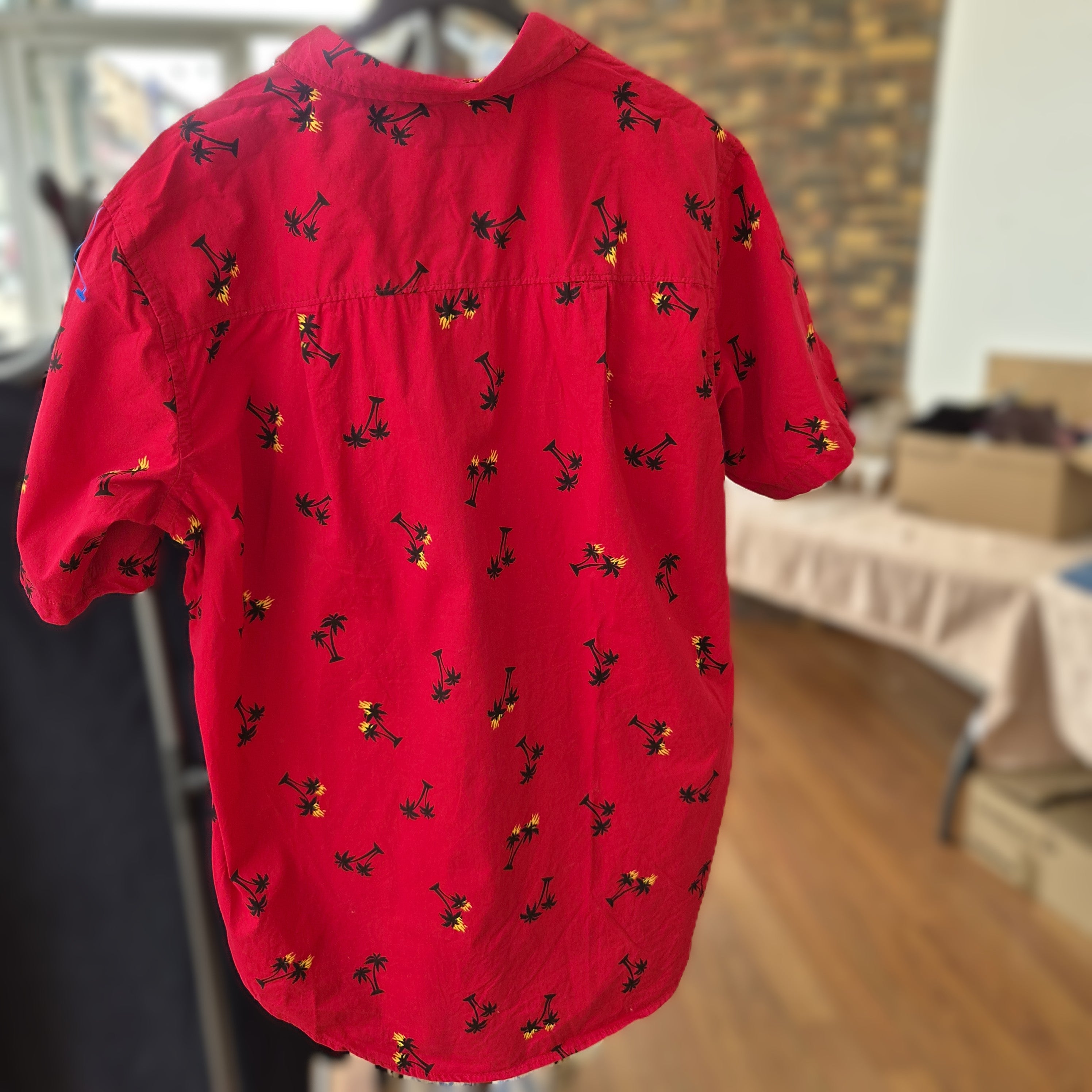 Chemise hawaïenne Future Palms rouge à motifs palmiers – XL