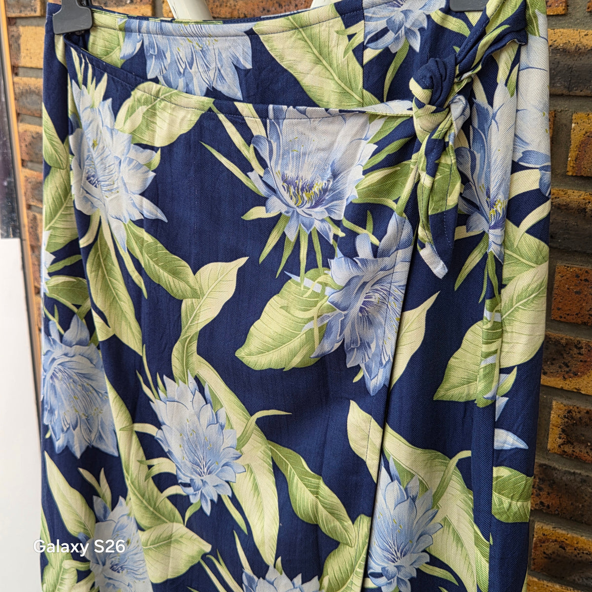 Jupe longue Tommy Bahama 100 % soie fleurie bleue – Taille M