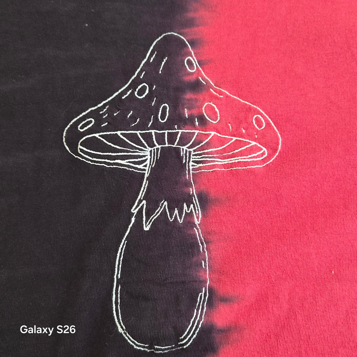 T-shirt bicolore noir rouge champignon – Taille M