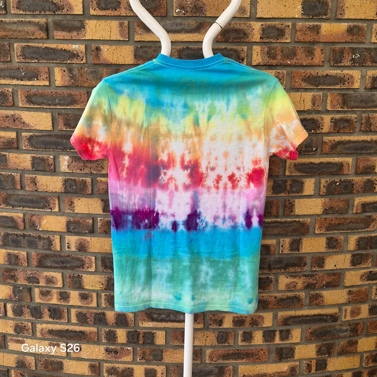 T-shirt Gildan Softstyle tie-dye arc-en-ciel – S