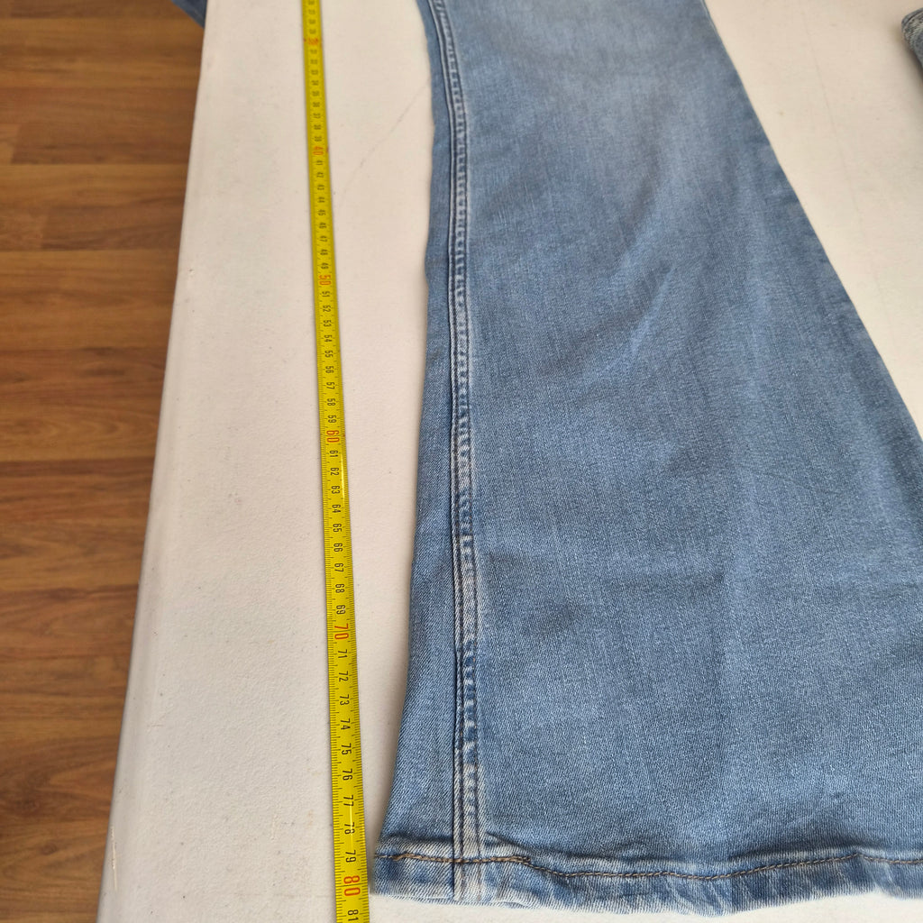 Mesure de l'entrejambe à plat du jean Lee Heritage femme