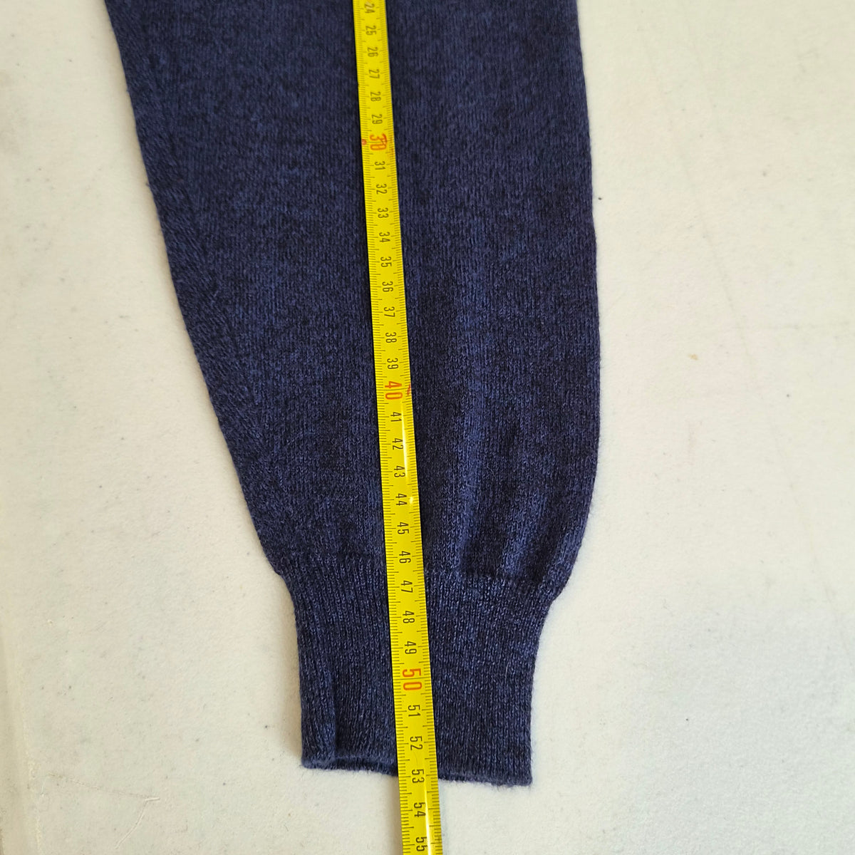 Pull homme col V bleu en laine mérinos – Taille L – Made in Italy