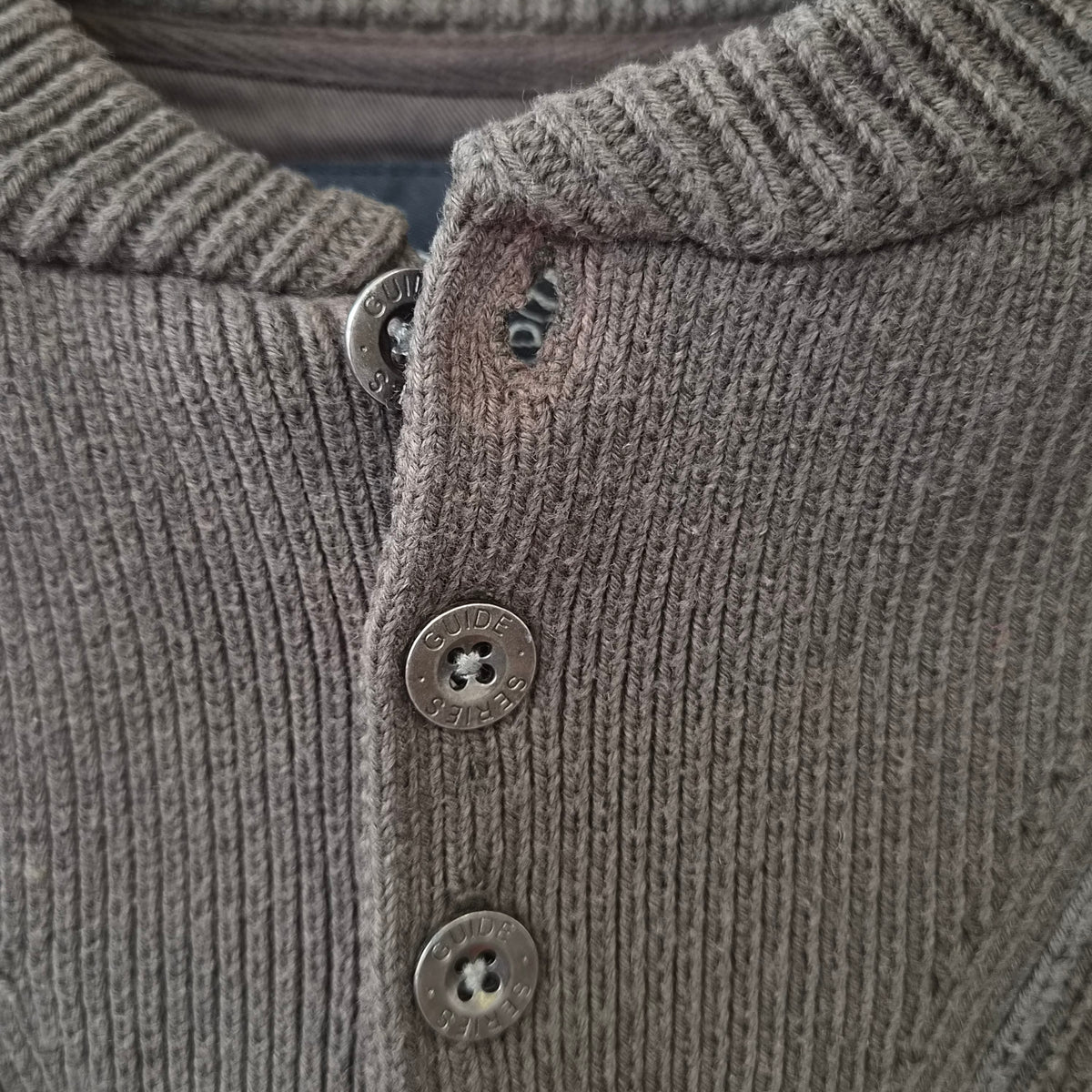 Pull homme Guide Series marron col boutonné L
