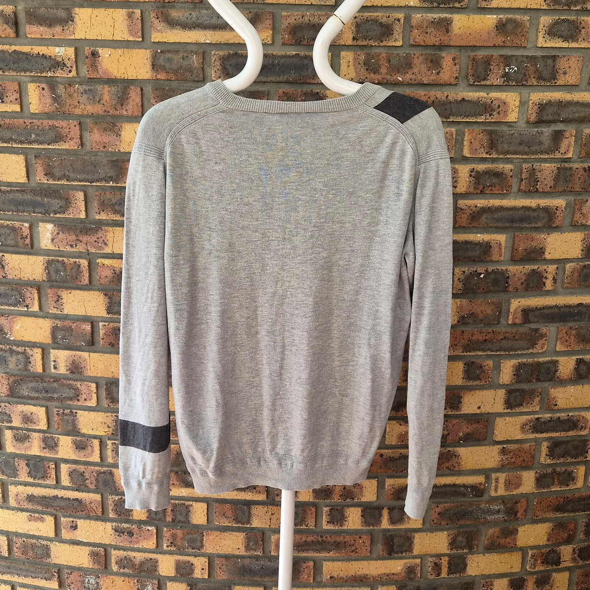 Pull DKNY Jeans gris col V – L