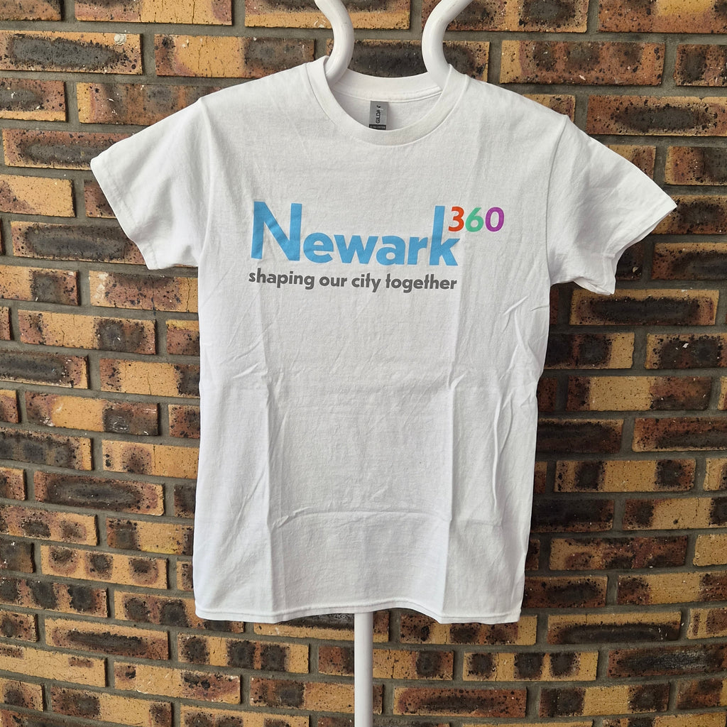 T-shirt Gildan Newark360 Shaping Our City Together blanc – S