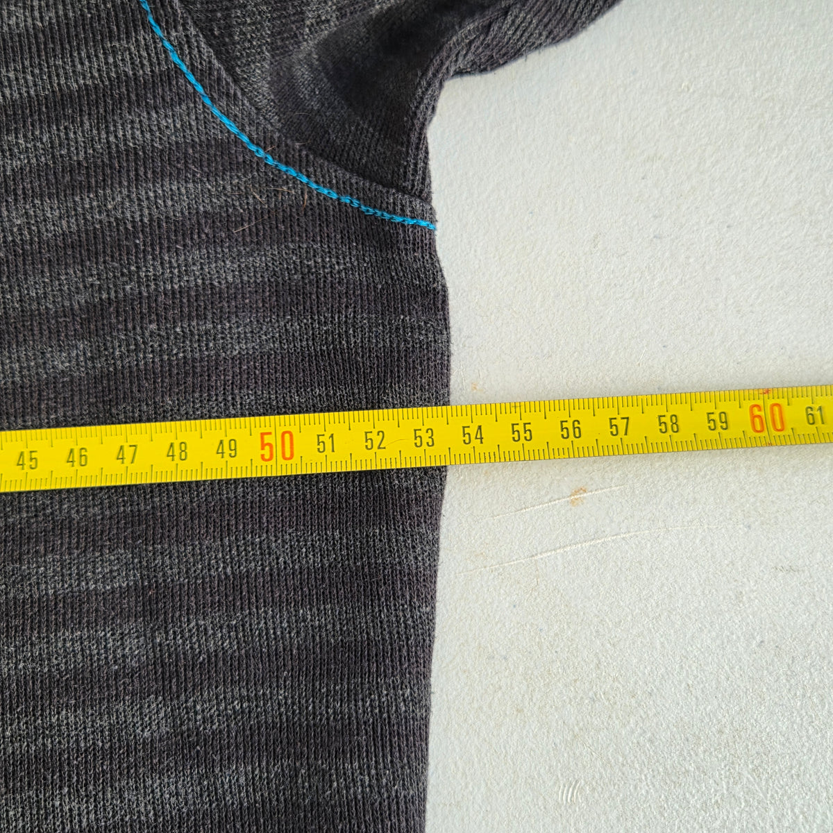 Pull Ridge Point gris, mesure de la largeur