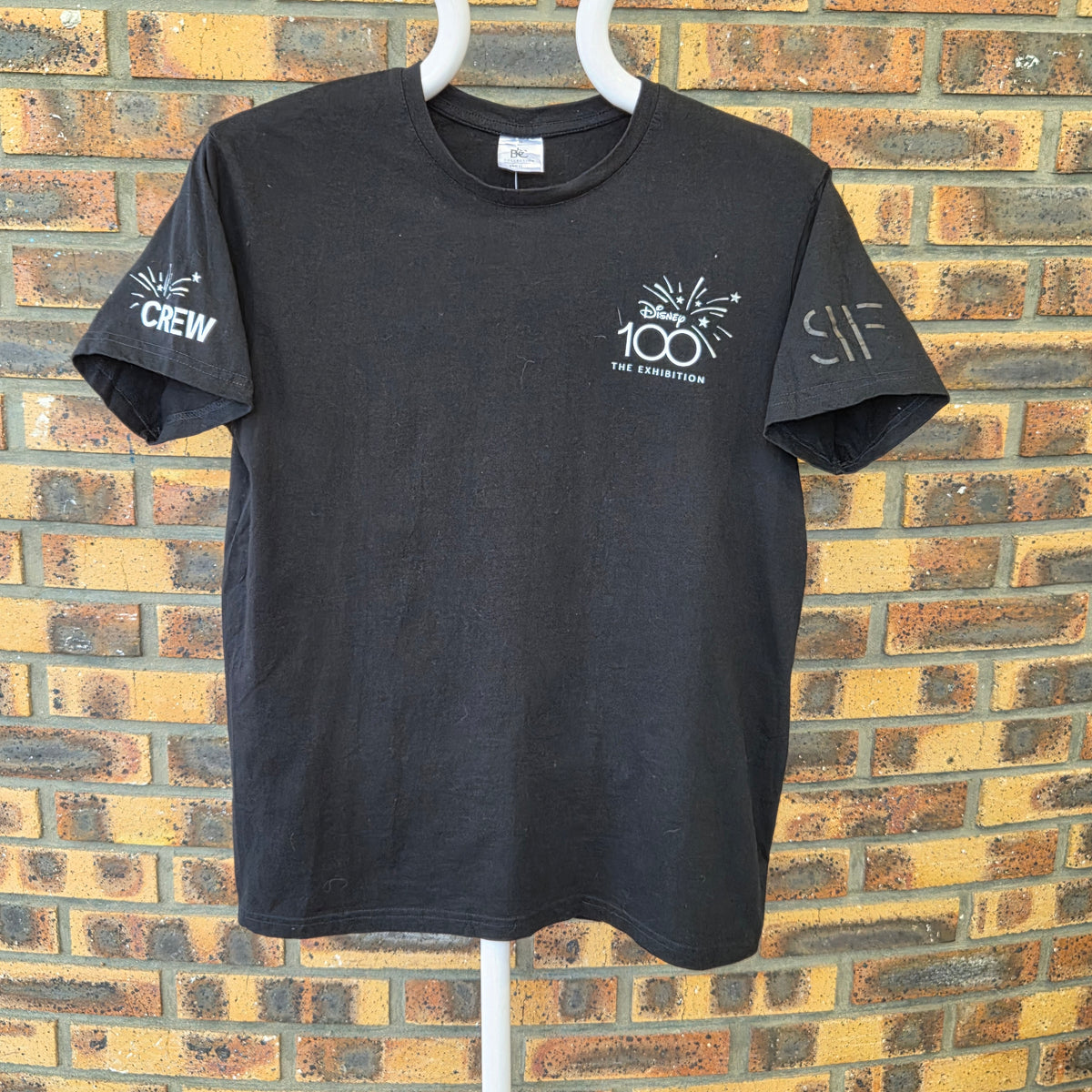 T-Shirt Collector "Disney 100: The Exhibition" – Officiel CREW – Taille M