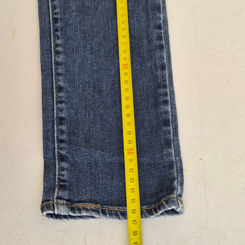 Mesure de la longueur totale du jean Levi's 711 Skinny