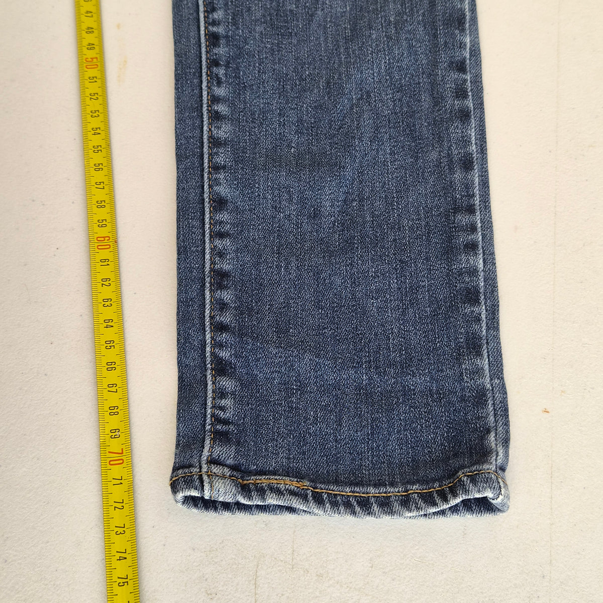 Mesure de la longueur d'entrejambe du jean Levi's 711 Skinny femme
