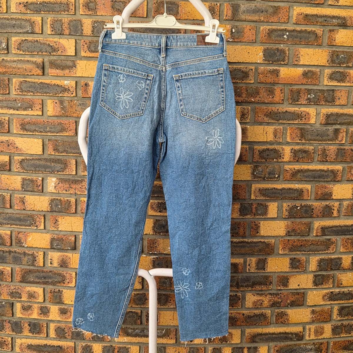 Jean mom Hollister femme bleu clair W26/L27, vue de dos