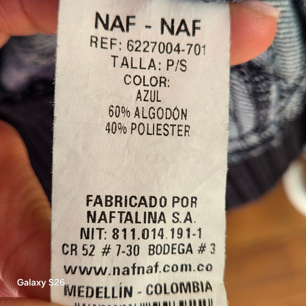 Étiquette Naf Naf de la veste en jean femme, taille S, composition 60 % coton et 40 % polyester.
