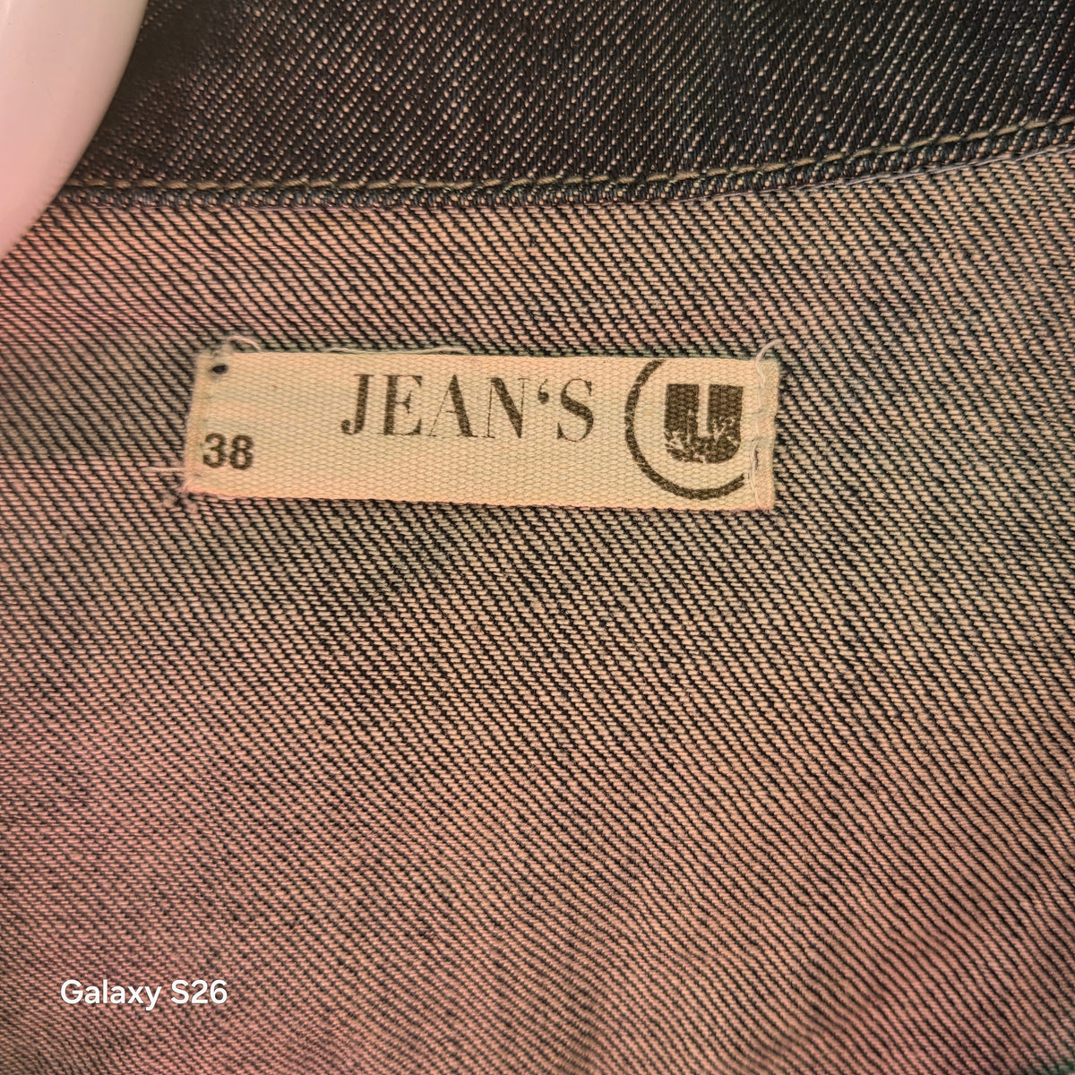 Étiquette intérieure Jean's U sur veste en jean vintage femme avec doublure en jersey gris.