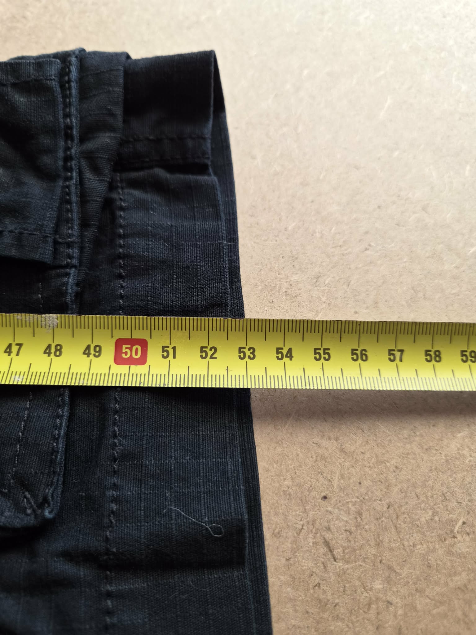 Short Cargo CSG. Noir Anthracite — 98% Coton 2% Spandex — Taille 34 US / 44 FR — Très bon état