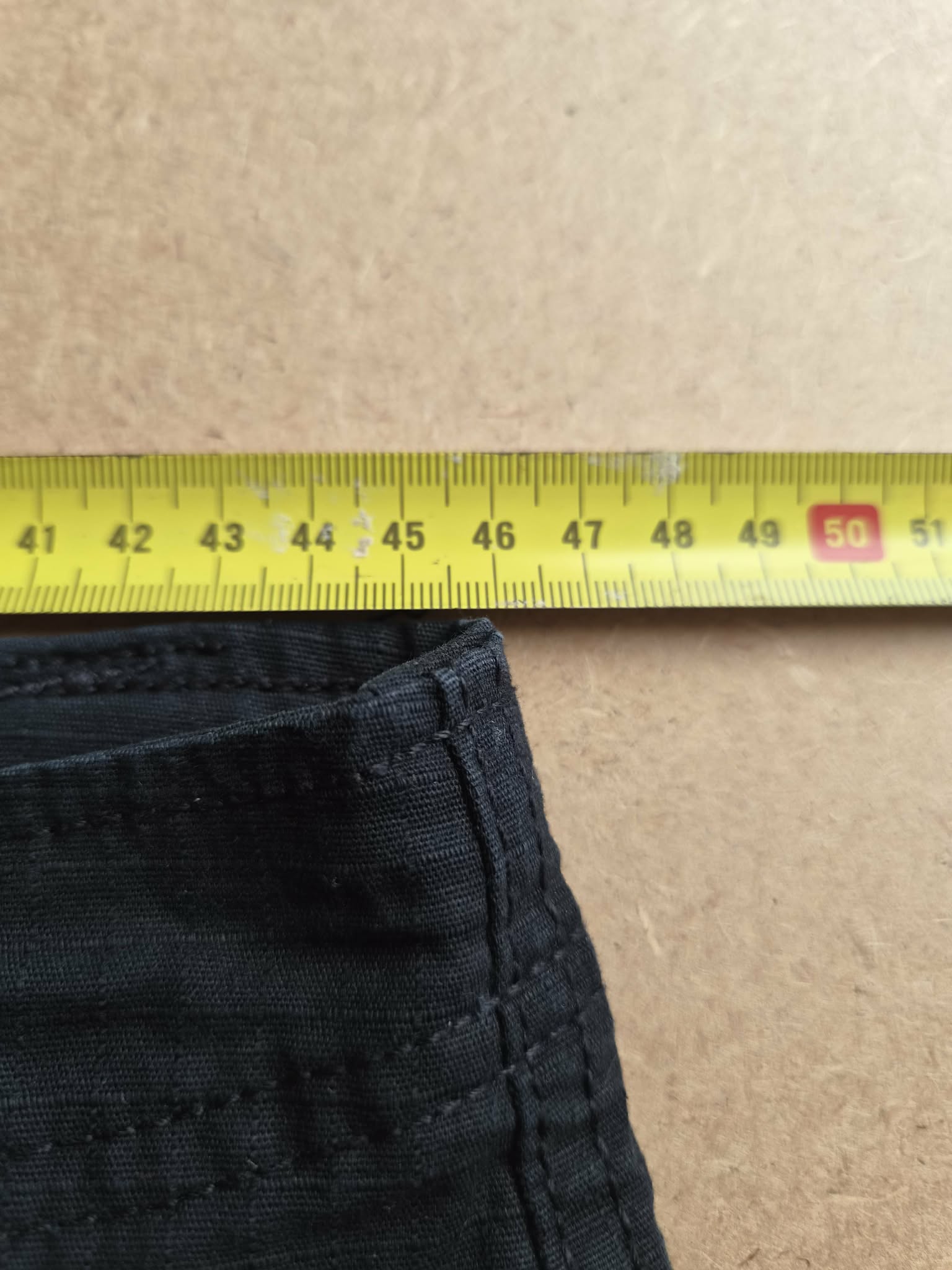 Short Cargo CSG. Noir Anthracite — 98% Coton 2% Spandex — Taille 34 US / 44 FR — Très bon état
