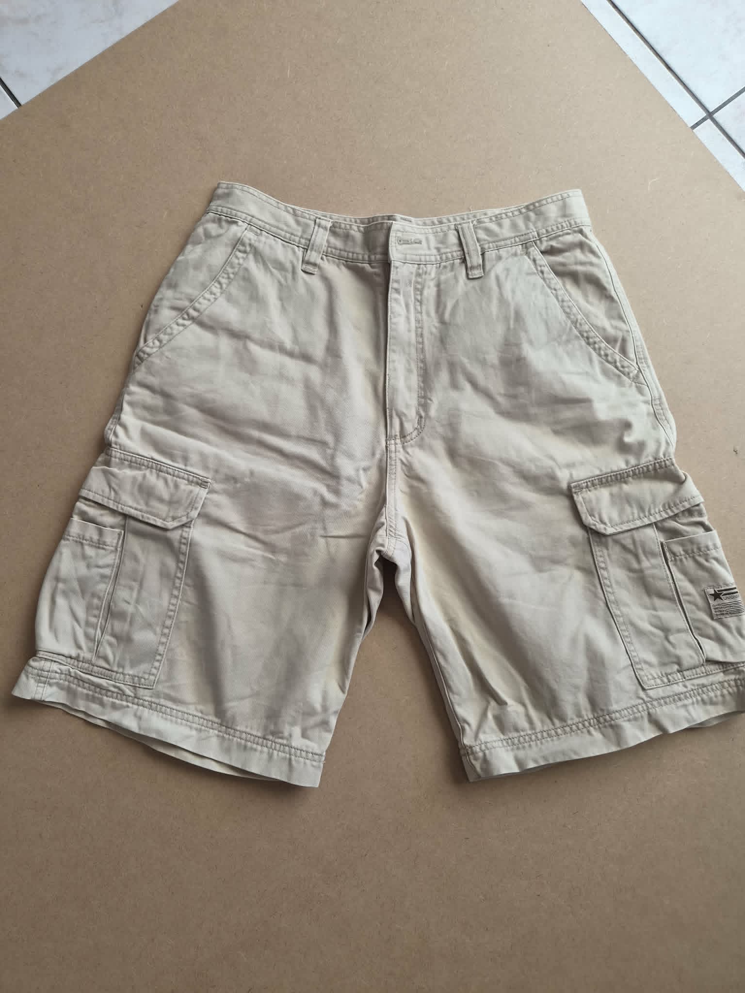 Short Cargo Vintage UNIONBAY Beige Sable — 100% Coton Made in Hong Kong — Taille 34 US / 44 FR — Bon état