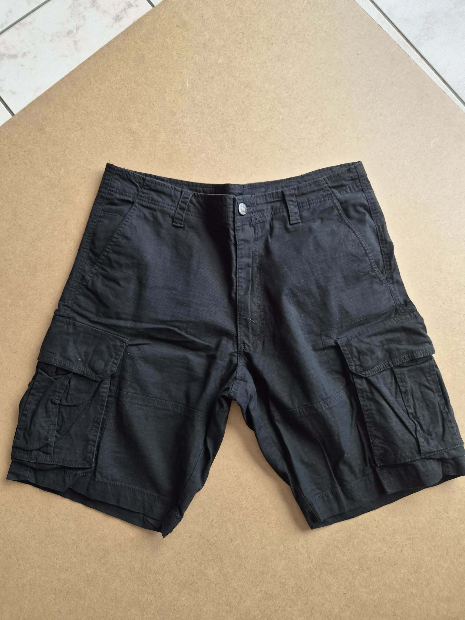 Short Cargo CSG. Noir Anthracite — 98% Coton 2% Spandex — Taille 34 US / 44 FR — Très bon état