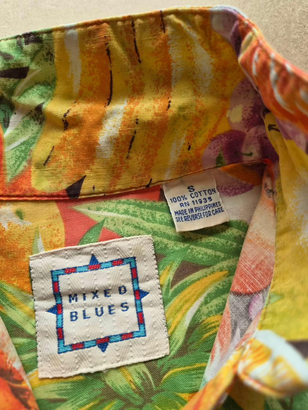 Chemise Aloha Mixed Blues Fruits Tropicaux Jaune — Made in Philippines — S — Bon état