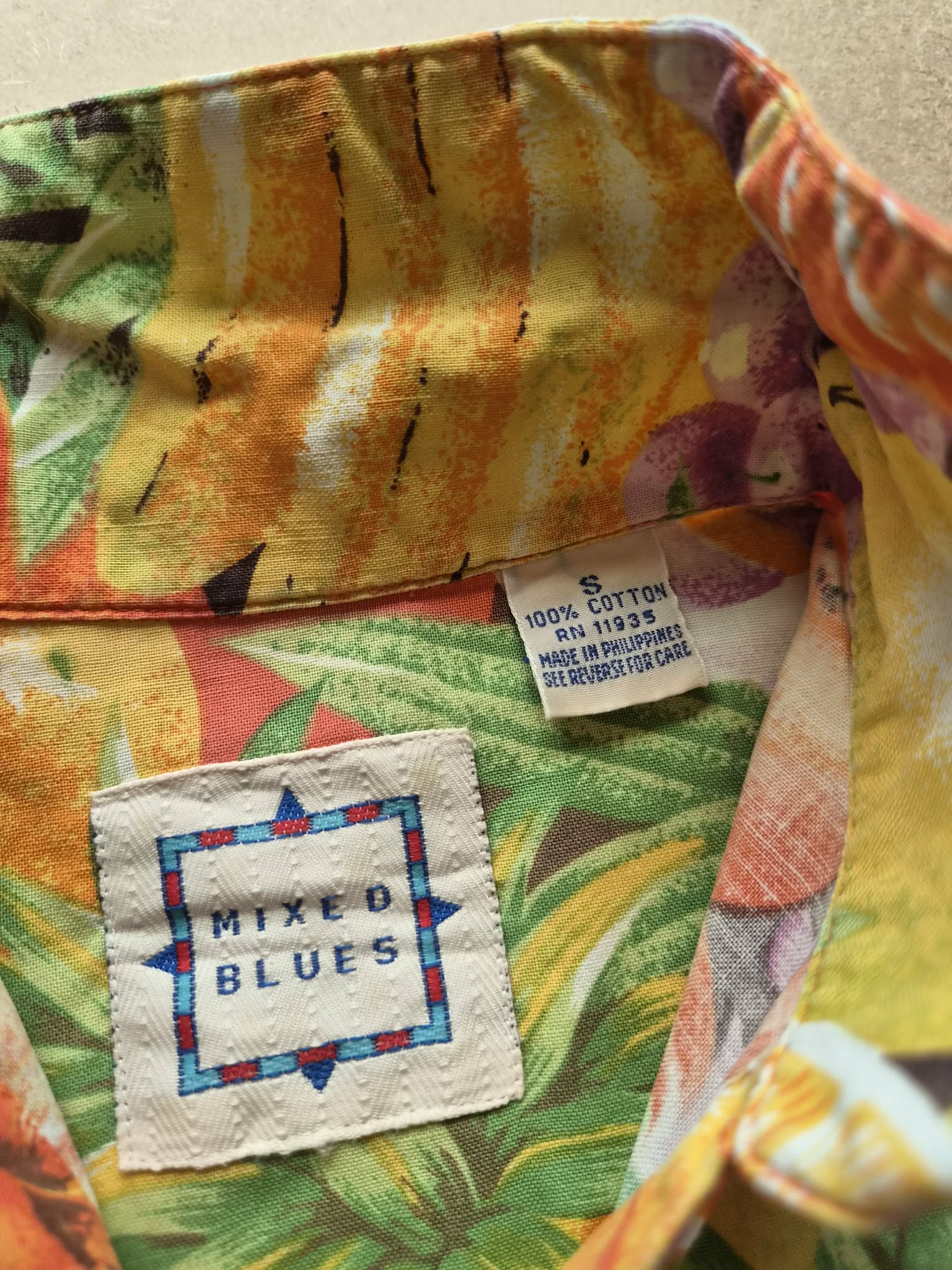Chemise Aloha Mixed Blues Fruits Tropicaux Jaune — Made in Philippines — S — Bon état