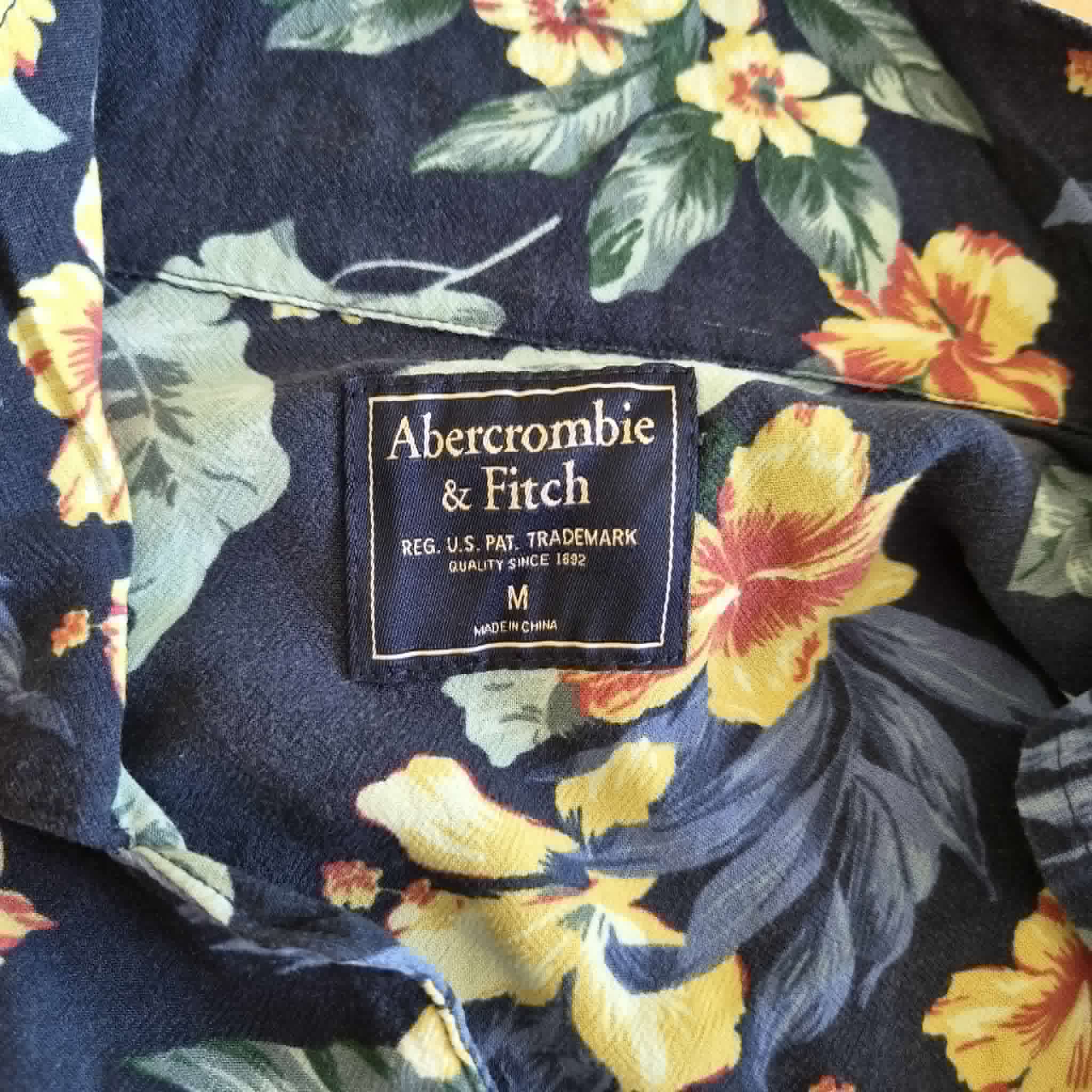 Chemise Hawaïenne Abercrombie & Fitch Bleu Marine Floral — M — 100% Viscose — Très bon état